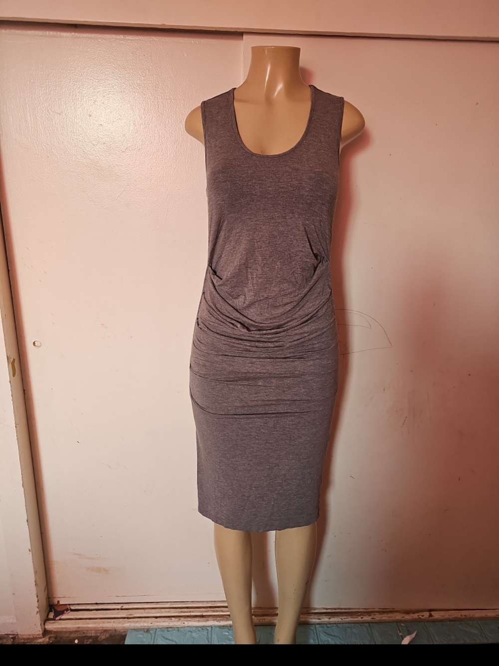 Ingrid & Isabel Gray Sleeveless Scoop Neck Midi Dress